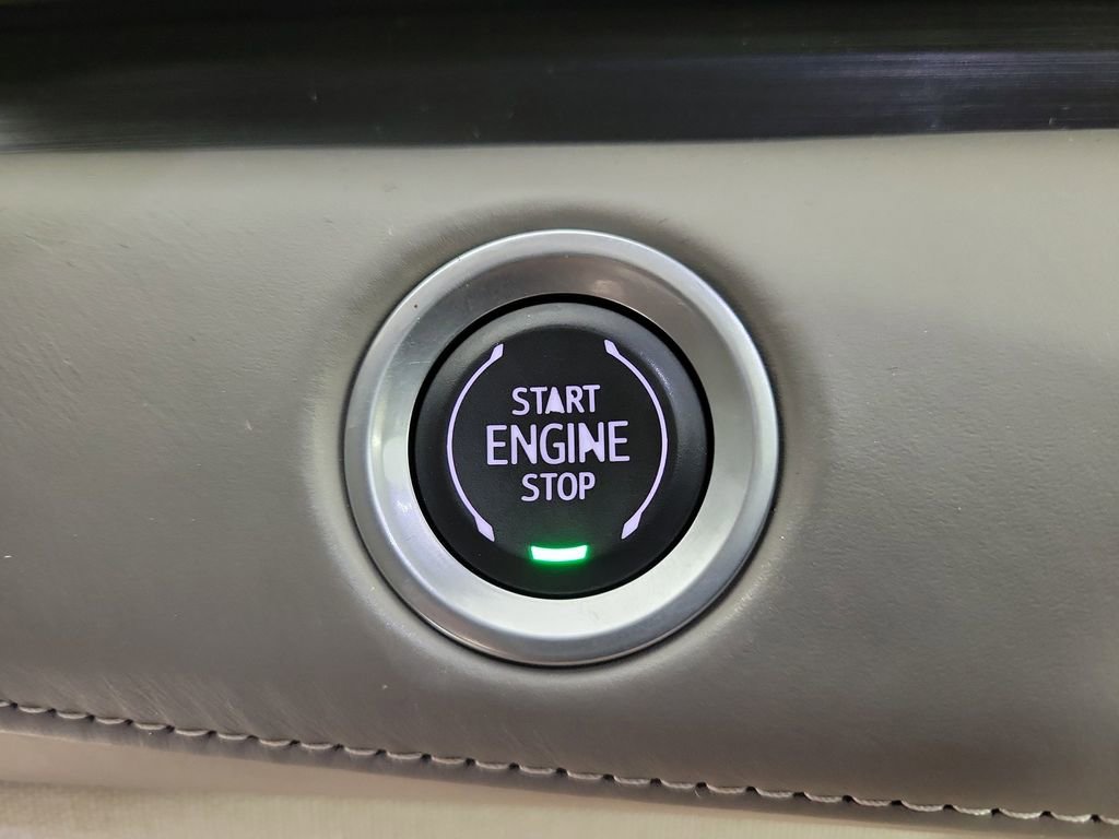 Certified 2022 Cadillac Escalade Premium Luxury Platinum image 31