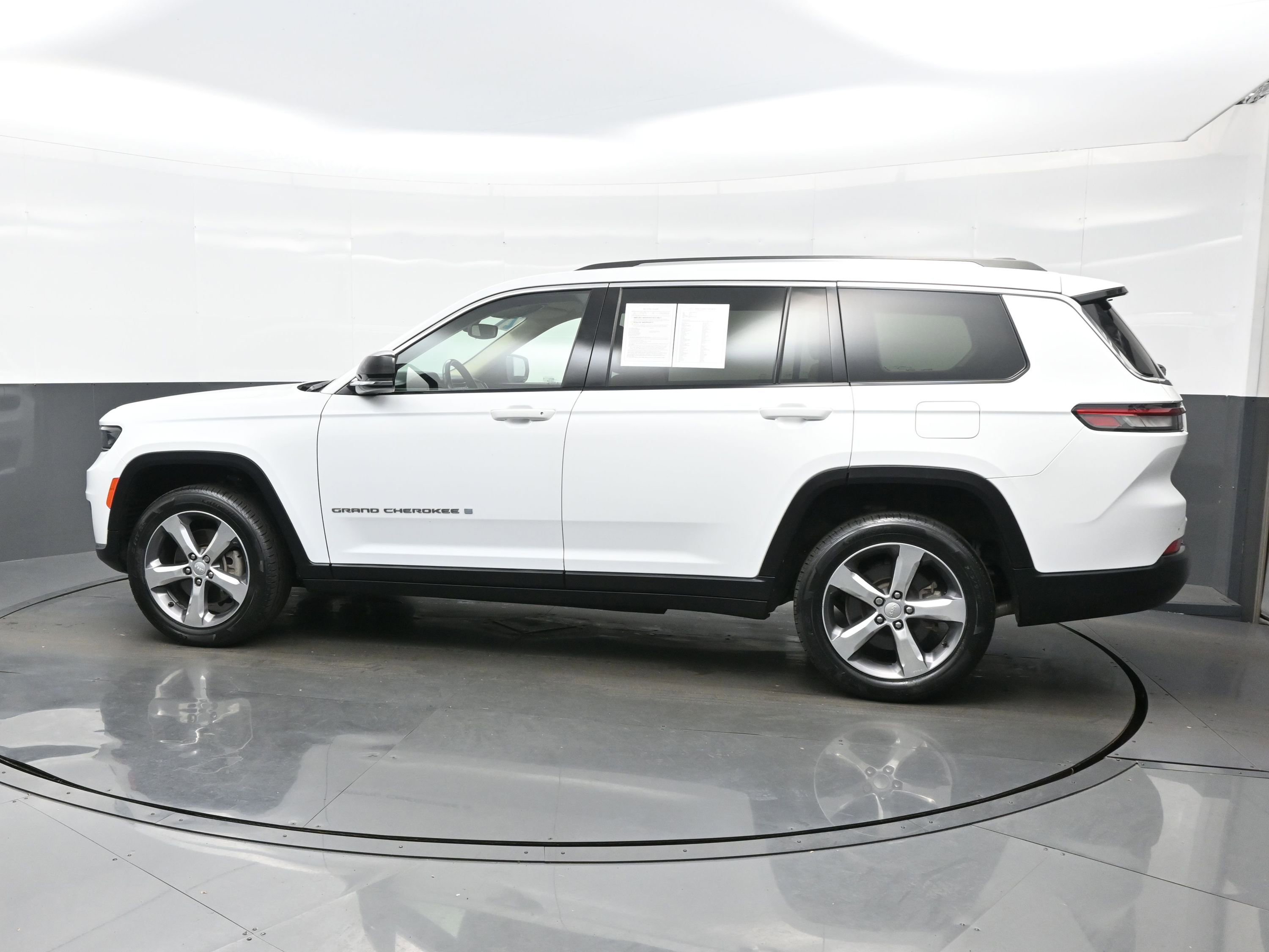 Used 2021 Jeep Grand Cherokee L Limited image 3
