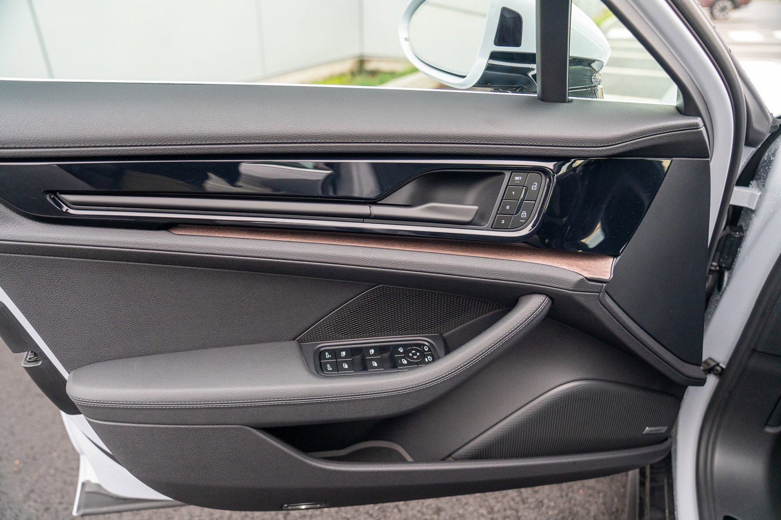 Used 2025 Porsche Panamera 4 image 10