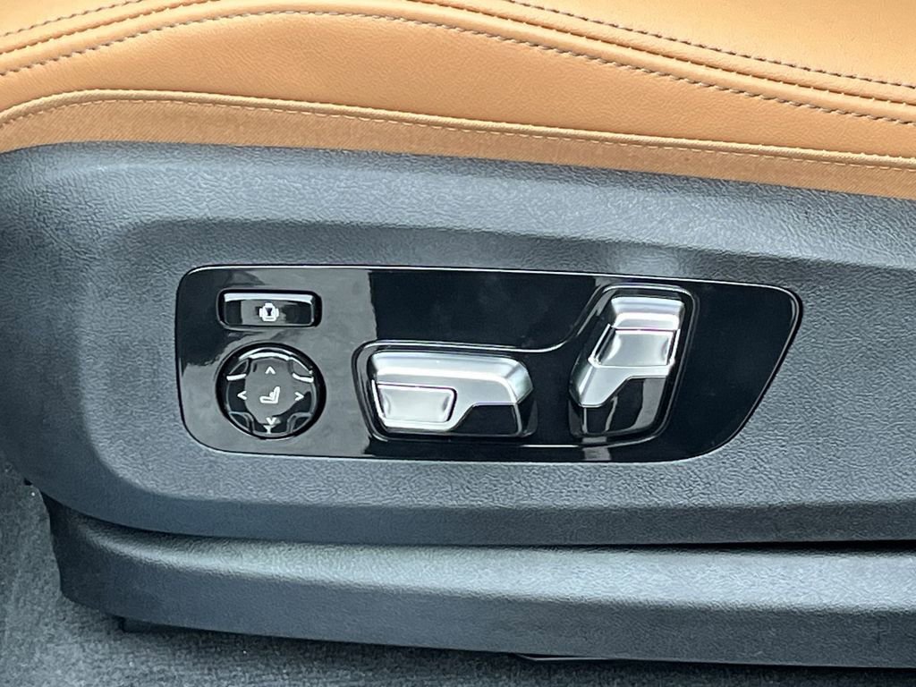 New 2026 BMW X7 xDrive40i w/ Premium Package image 12