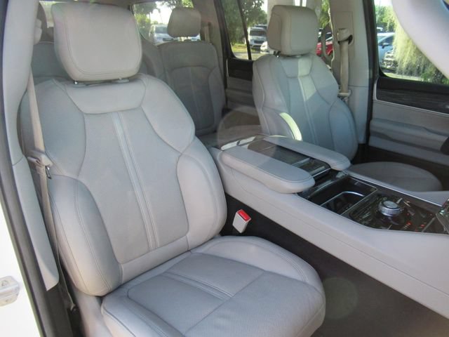 Used 2022 Jeep Wagoneer Series II AWD/4WD image 9