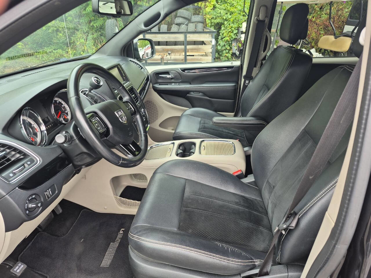 Used 2017 Dodge Grand Caravan SXT image 6