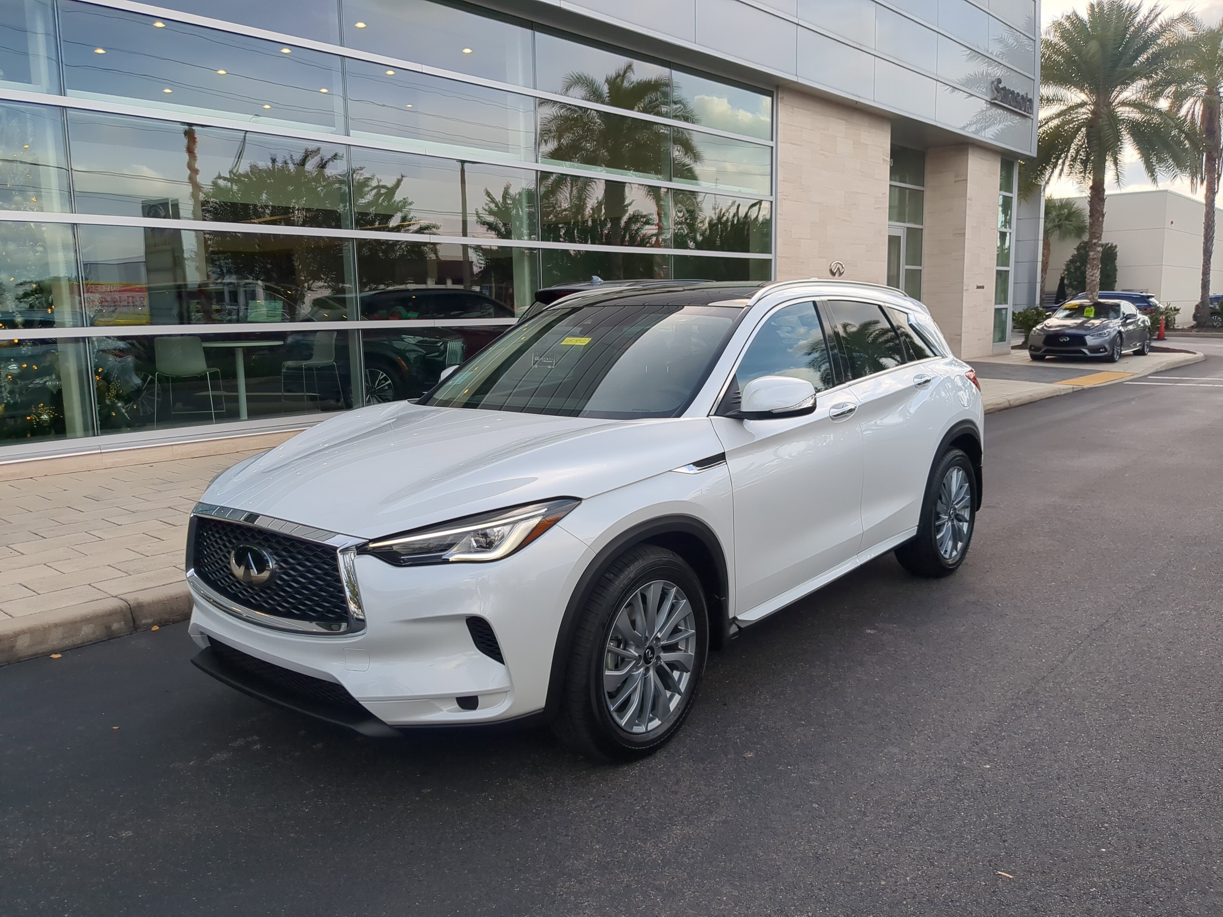 New 2025 INFINITI QX50 Luxe image 8