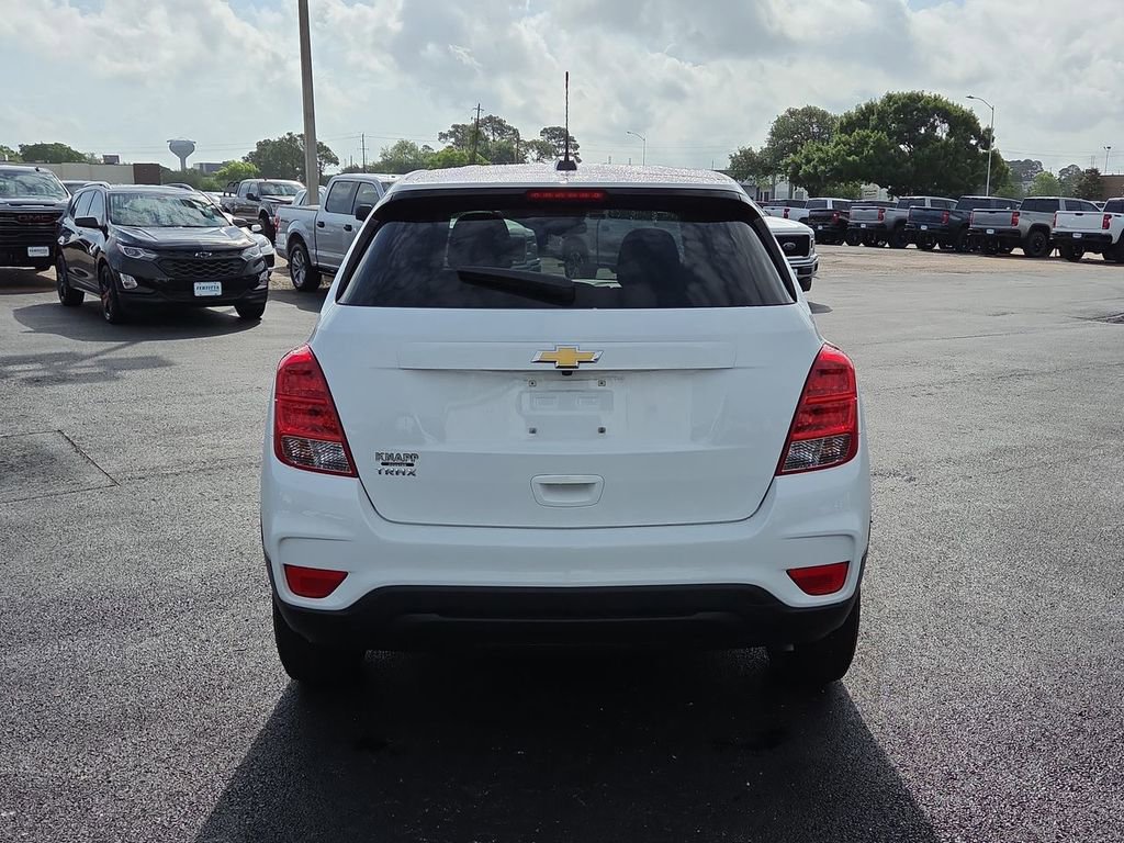 Used 2022 Chevrolet Trax LS w/ Tint and Cruise Package FWD image 16
