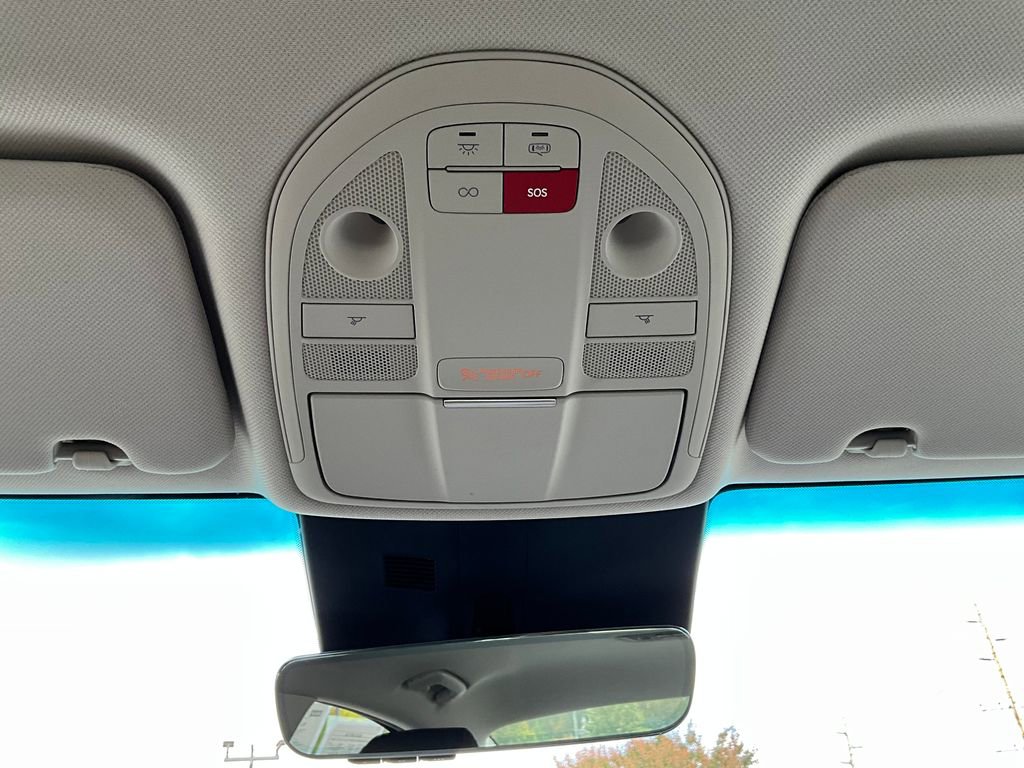 Used 2025 Genesis G70 2.5T image 31