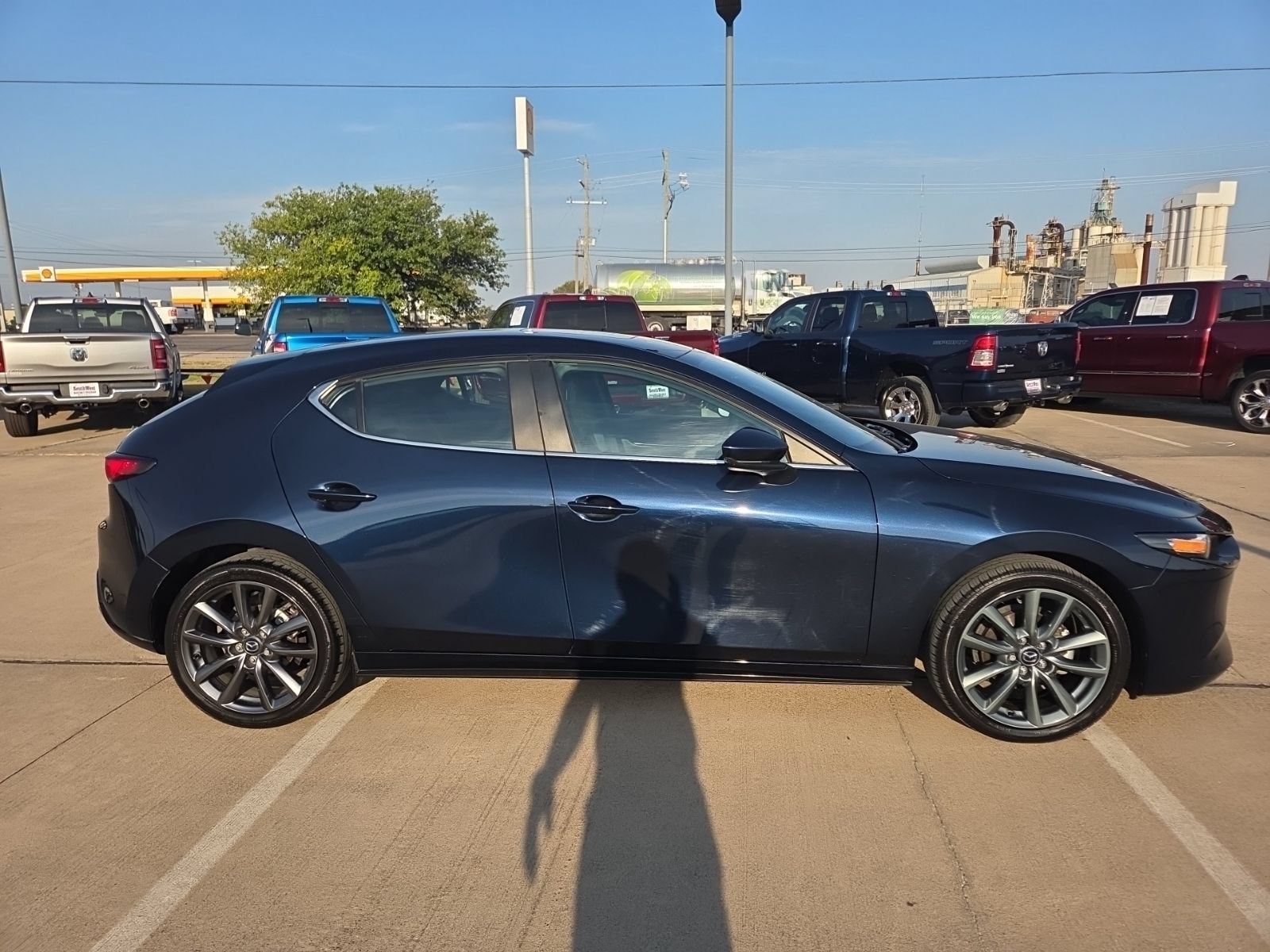 Used 2023 MAZDA MAZDA3 s FWD image 4