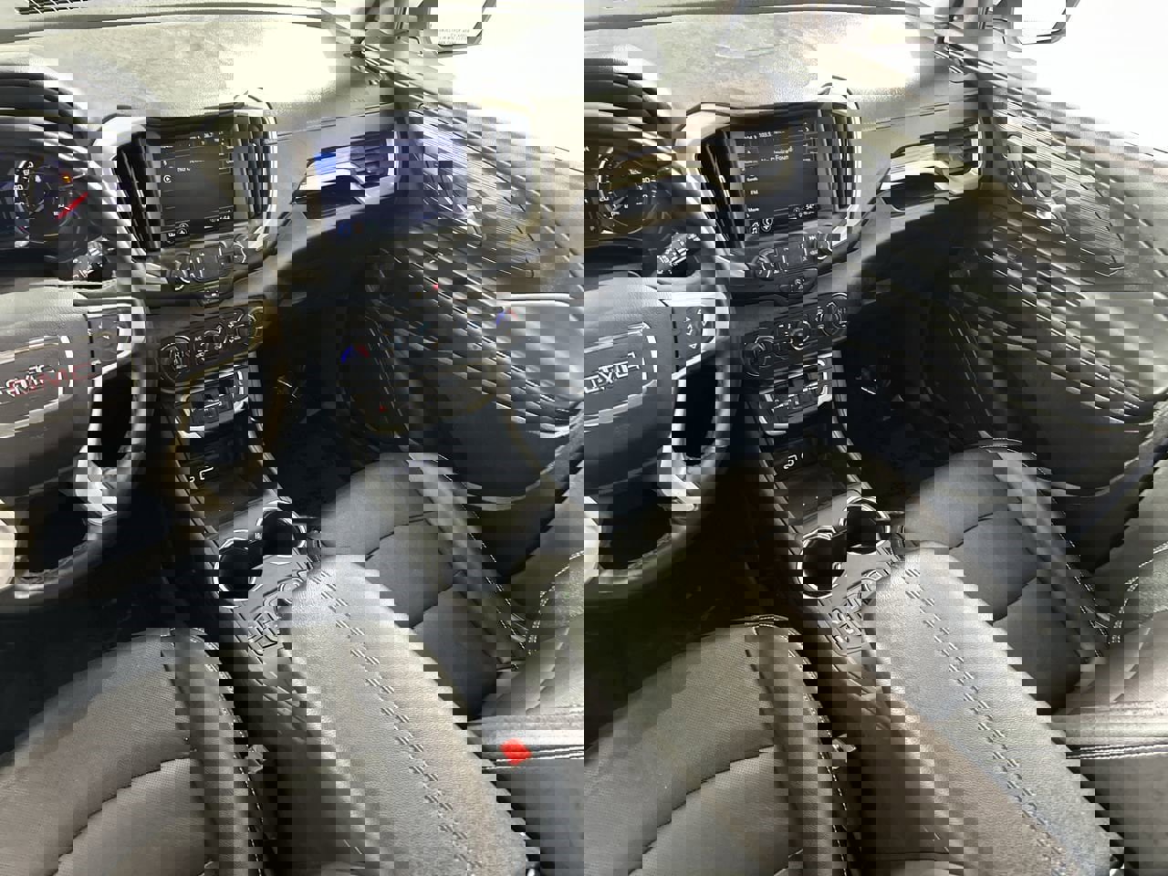 Used 2024 GMC Terrain SLT image 22