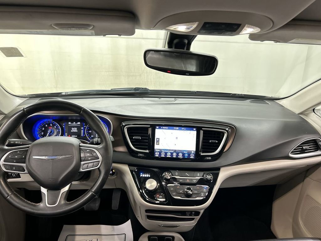 Used 2018 Chrysler Pacifica Touring-L w/ Tire & Wheel Group image 19