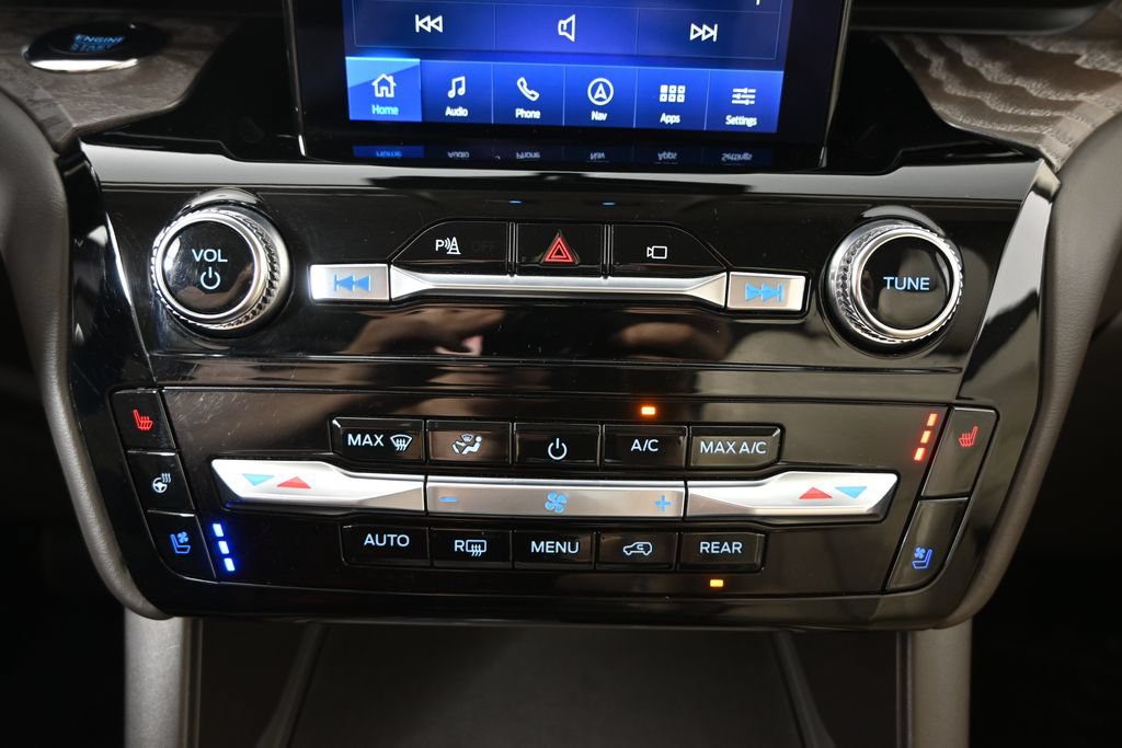 Used 2022 Ford Explorer Platinum w/ Equipment Group 601A AWD/4WD image 32