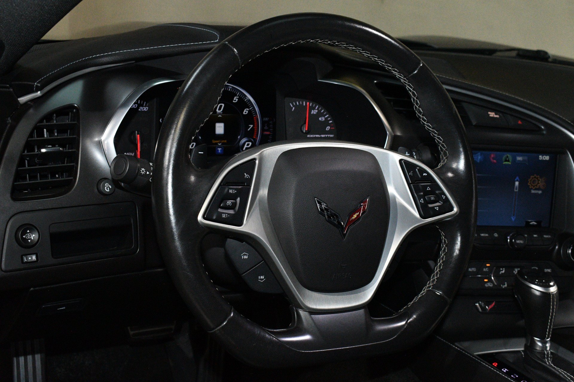 Used 2017 Chevrolet Corvette Stingray Coupe w/ 1LT RWD image 23