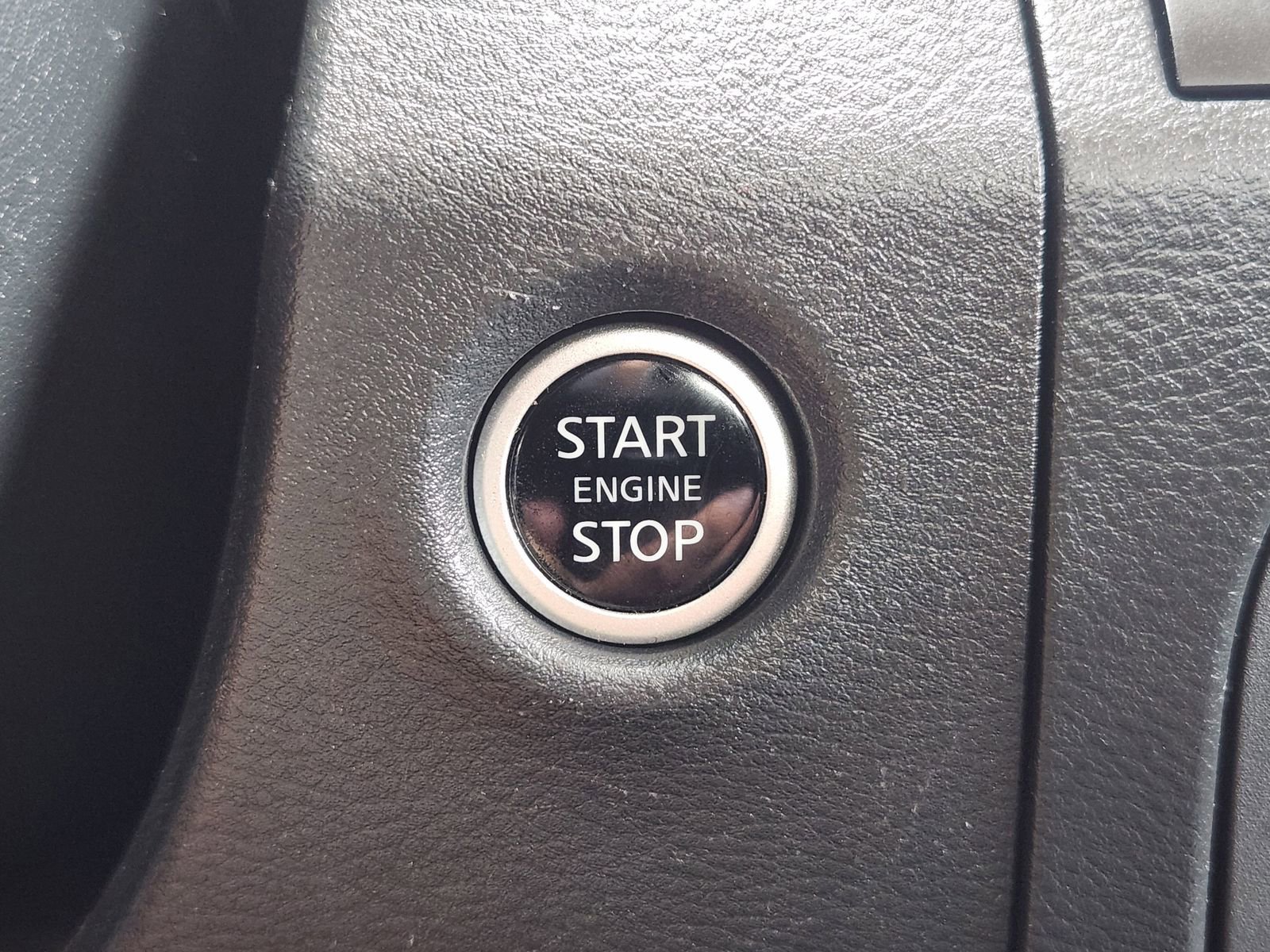 Used 2025 Nissan Frontier SV RWD image 24
