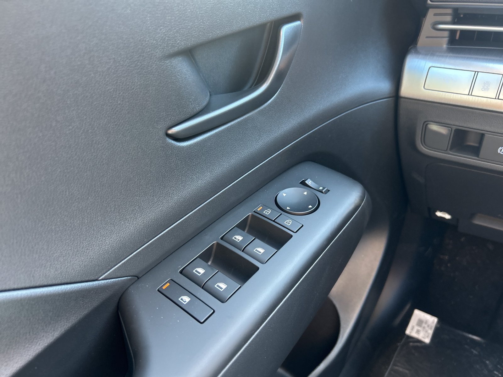 New 2027 Hyundai Kona SE AWD/4WD image 11