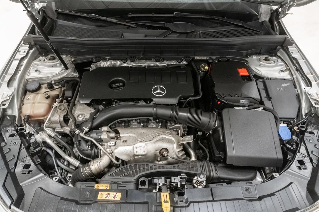 Used 2020 Mercedes-Benz GLB 250 4MATIC image 3