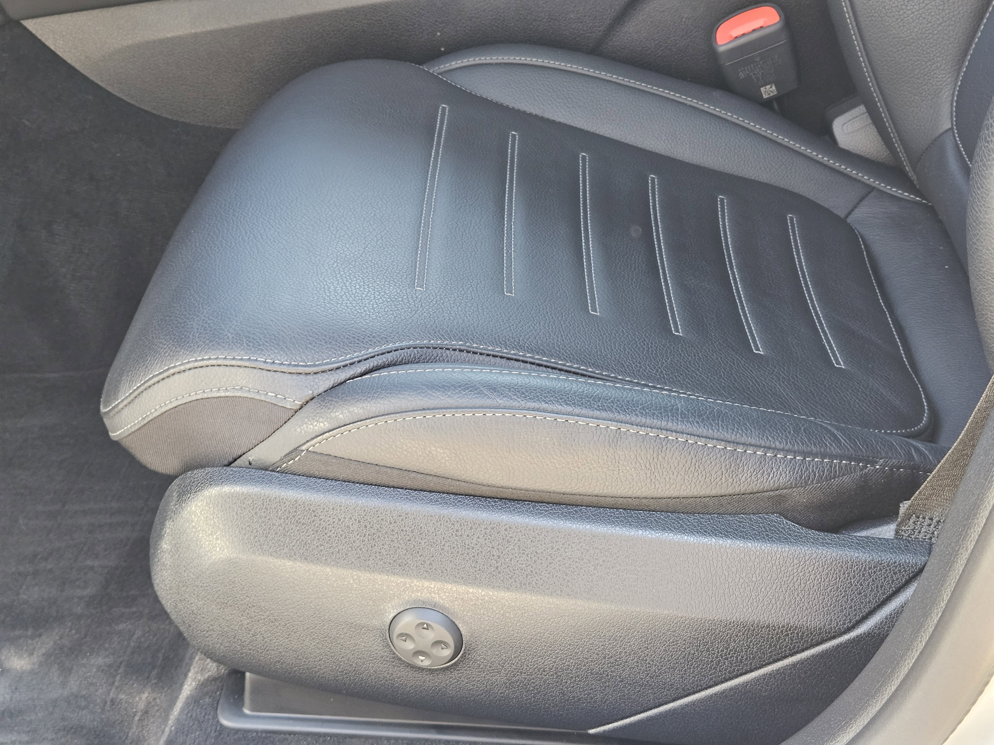 Used 2025 Mercedes-Benz GLC 43 AMG 4MATIC image 25