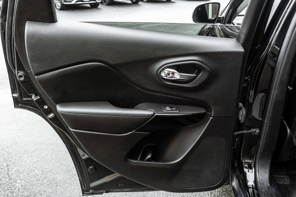 Used 2021 Jeep Cherokee Latitude Plus image 28