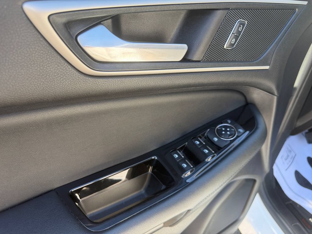 Used 2019 Ford Edge SEL w/ Equipment Group 201A AWD/4WD image 11