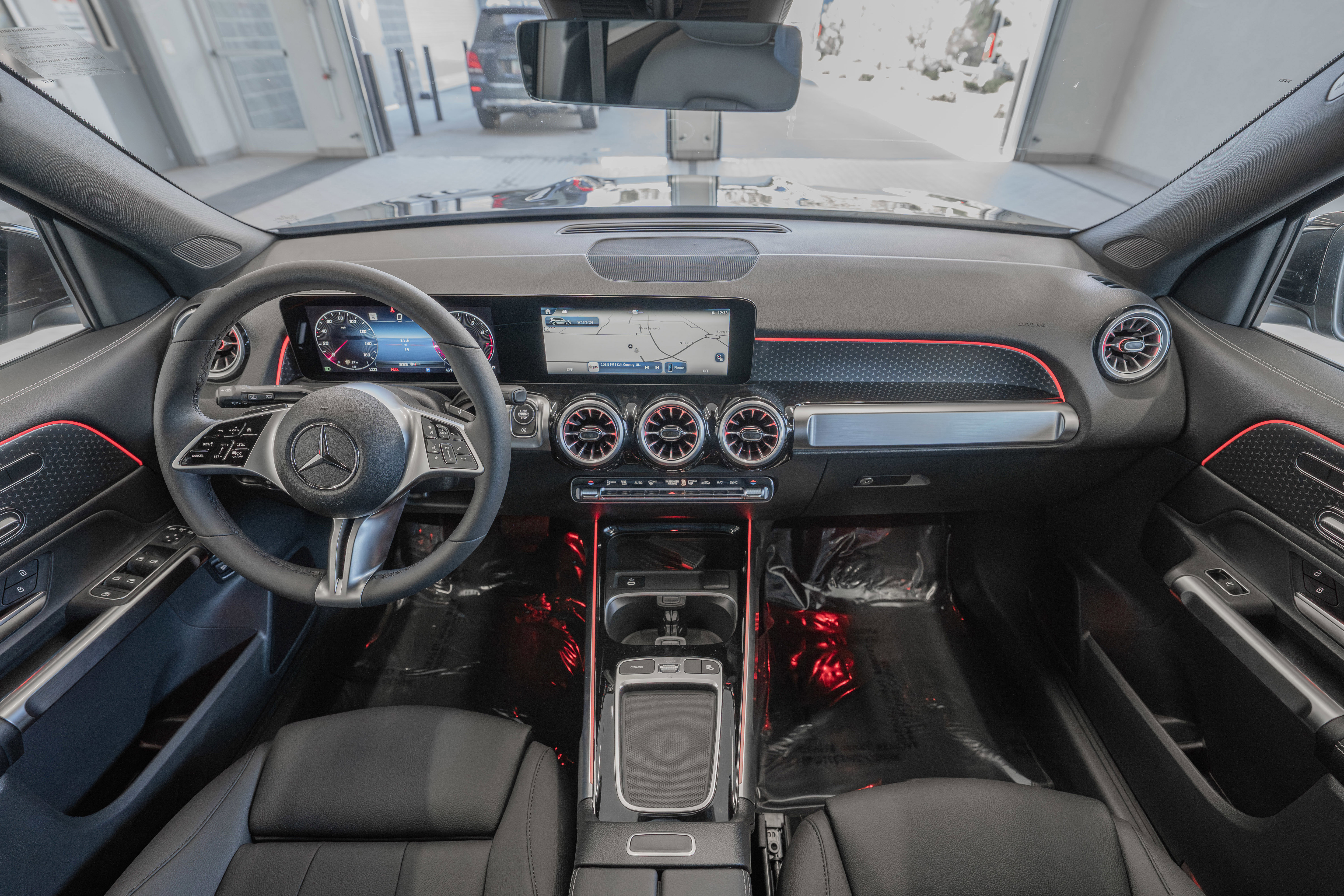 Used 2025 Mercedes-Benz GLB 250 image 8