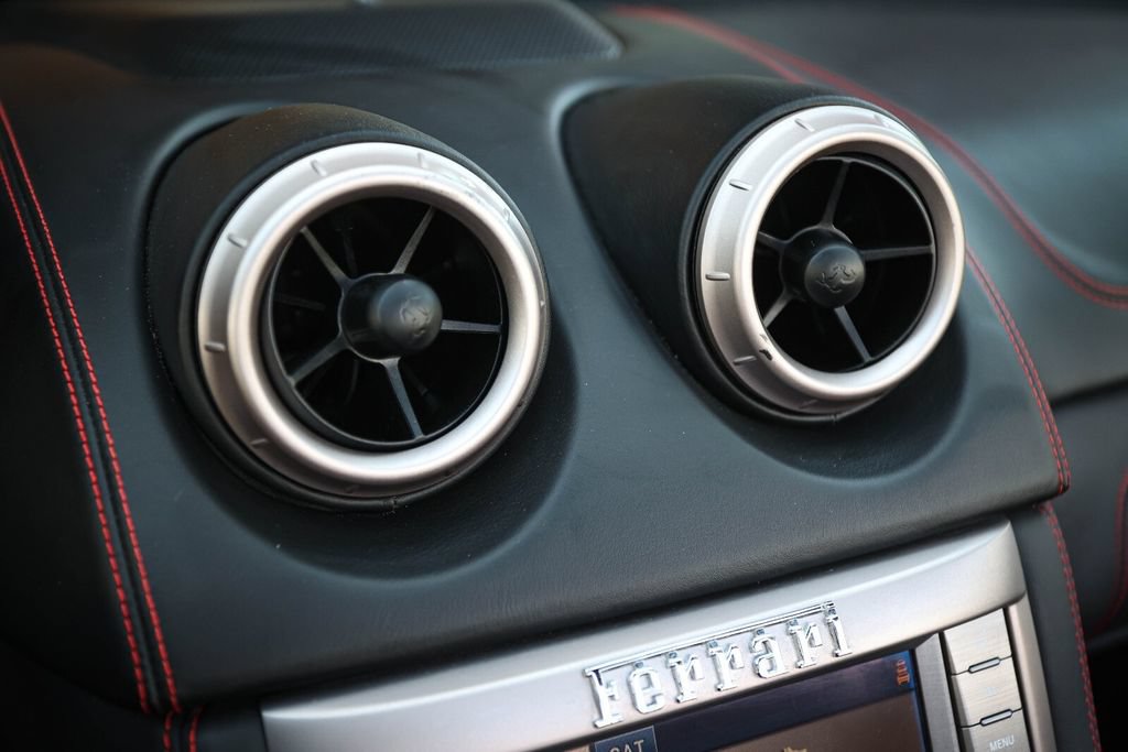 Used 2011 Ferrari California RWD image 35