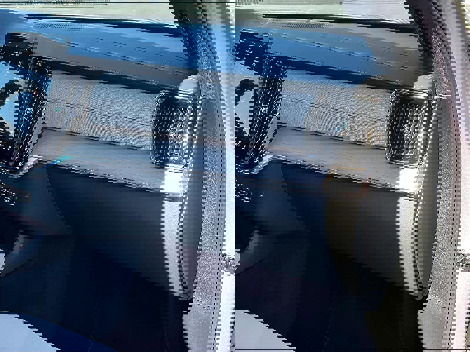 Used 2026 Volvo XC90 B6 Plus w/ Protection Package Premier image 19