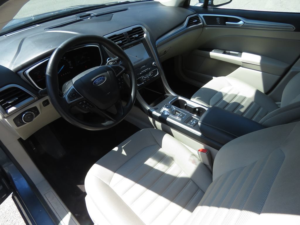 Used 2019 Ford Fusion SE FWD image 9