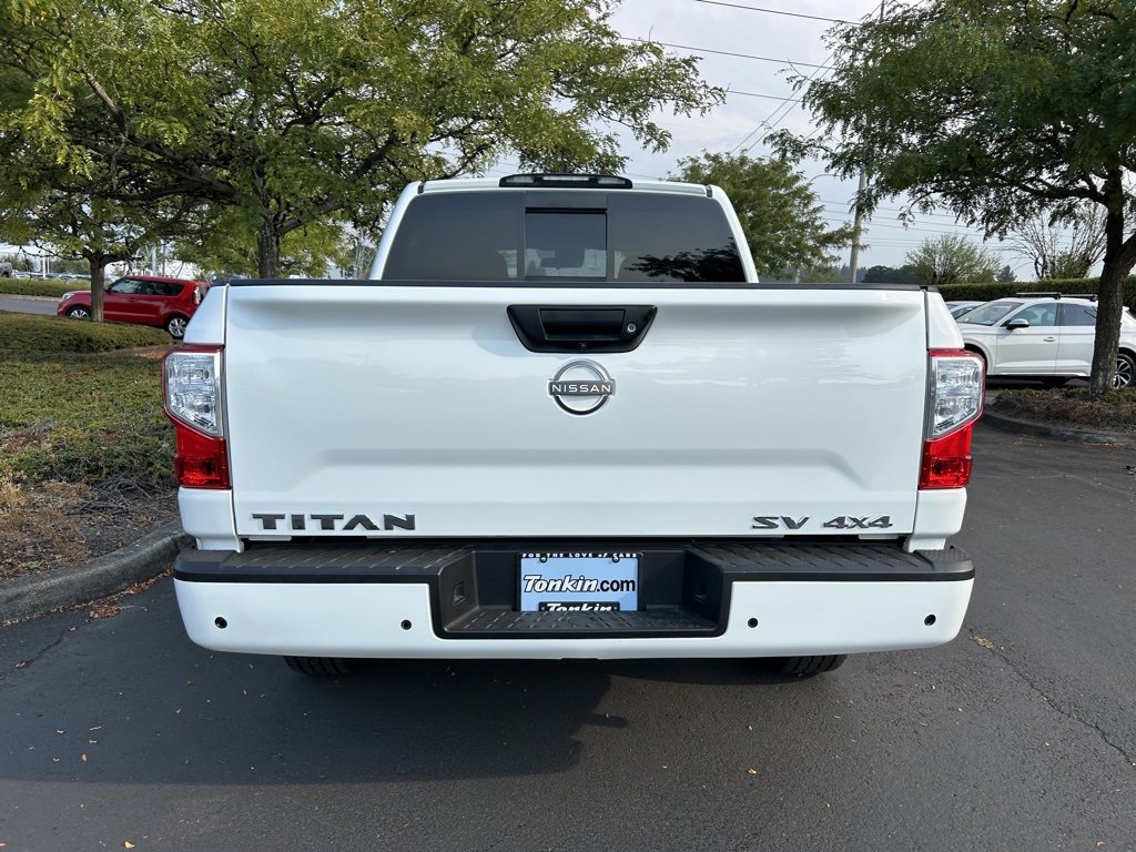 Used 2023 Nissan Titan SV image 10