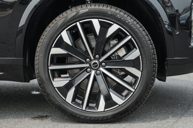 New 2026 Volvo XC90 T8 Plus w/ Protection Package Premier AWD/4WD image 17