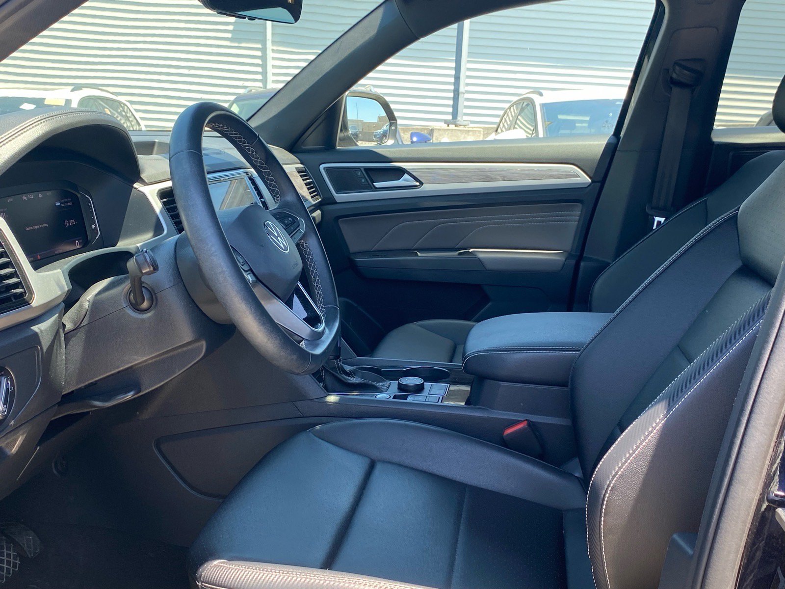 Certified 2023 Volkswagen Atlas Cross Sport SE w/ Panoramic Sunroof Package AWD/4WD image 9