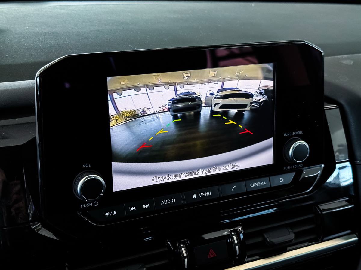 Used 2025 Nissan Pathfinder SV image 50