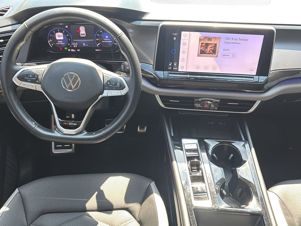 Used 2025 Volkswagen Atlas Peak Edition SE AWD/4WD image 19