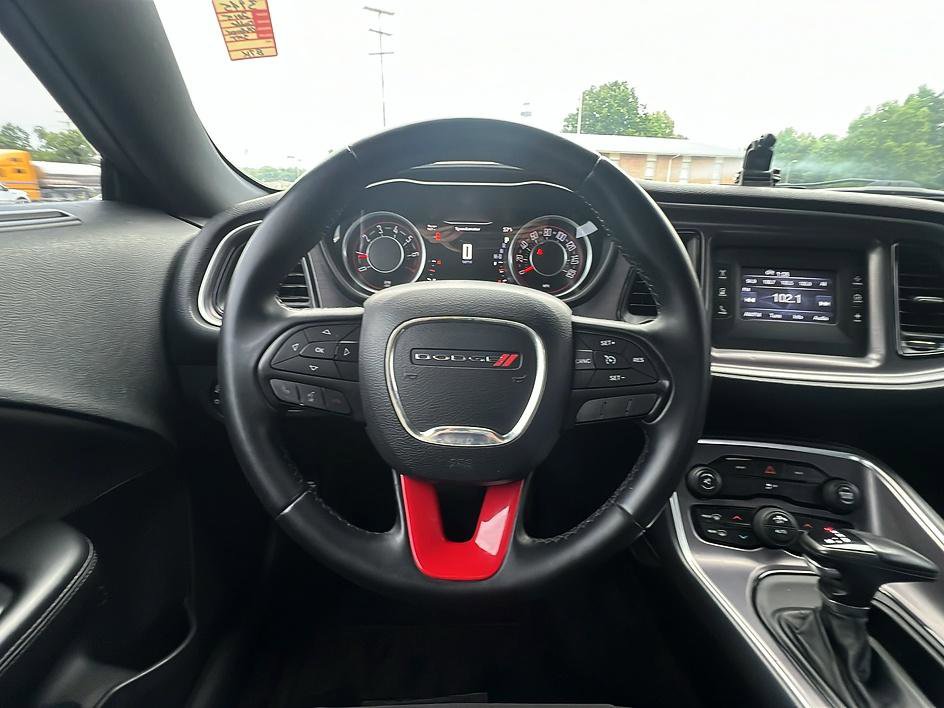 Used 2015 Dodge Challenger SXT RWD image 12