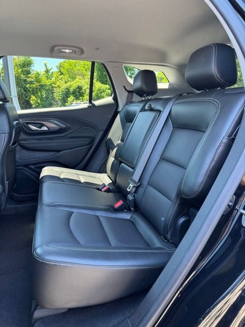 Used 2024 GMC Terrain SLT AWD/4WD image 24