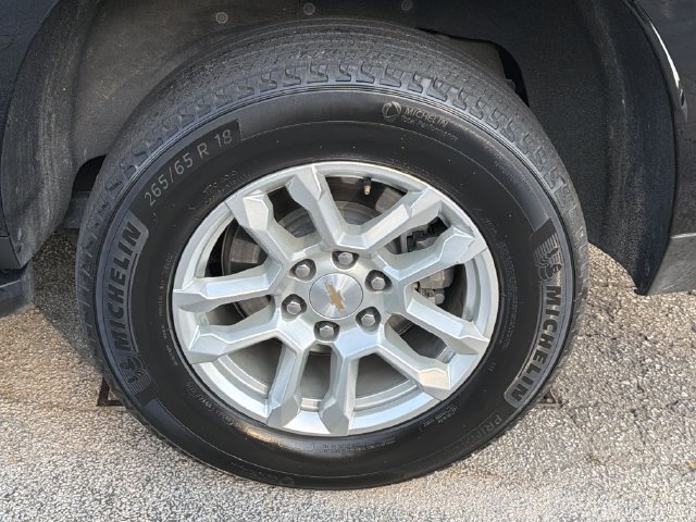 Used 2025 Chevrolet Suburban LT RWD image 30