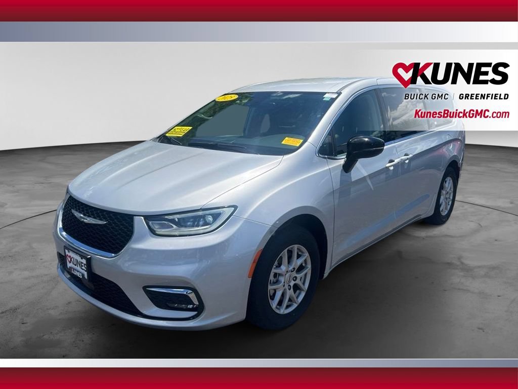 Used 2024 Chrysler Pacifica Touring-L FWD image 12