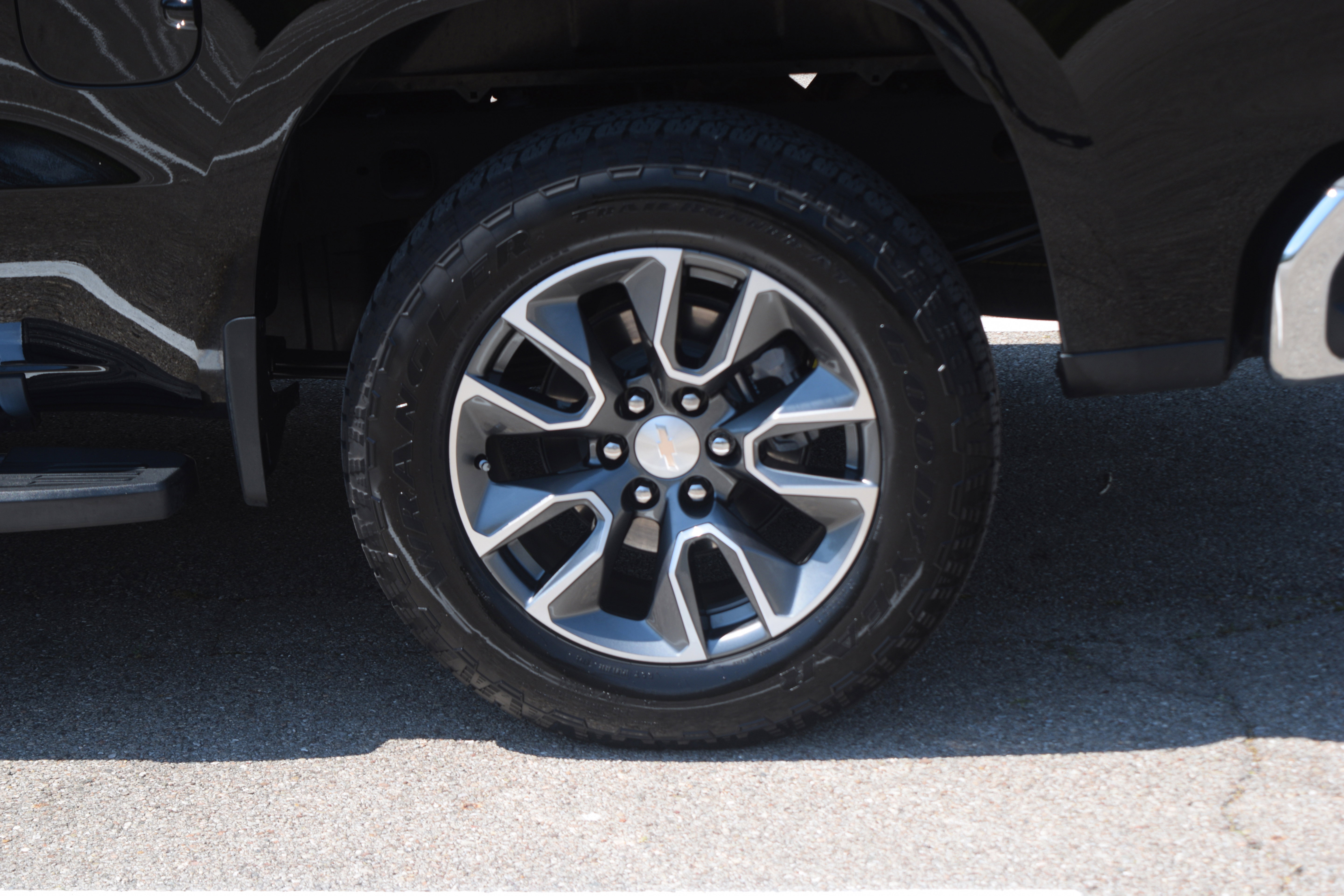 Used 2024 Chevrolet Silverado 1500 LT AWD/4WD image 28