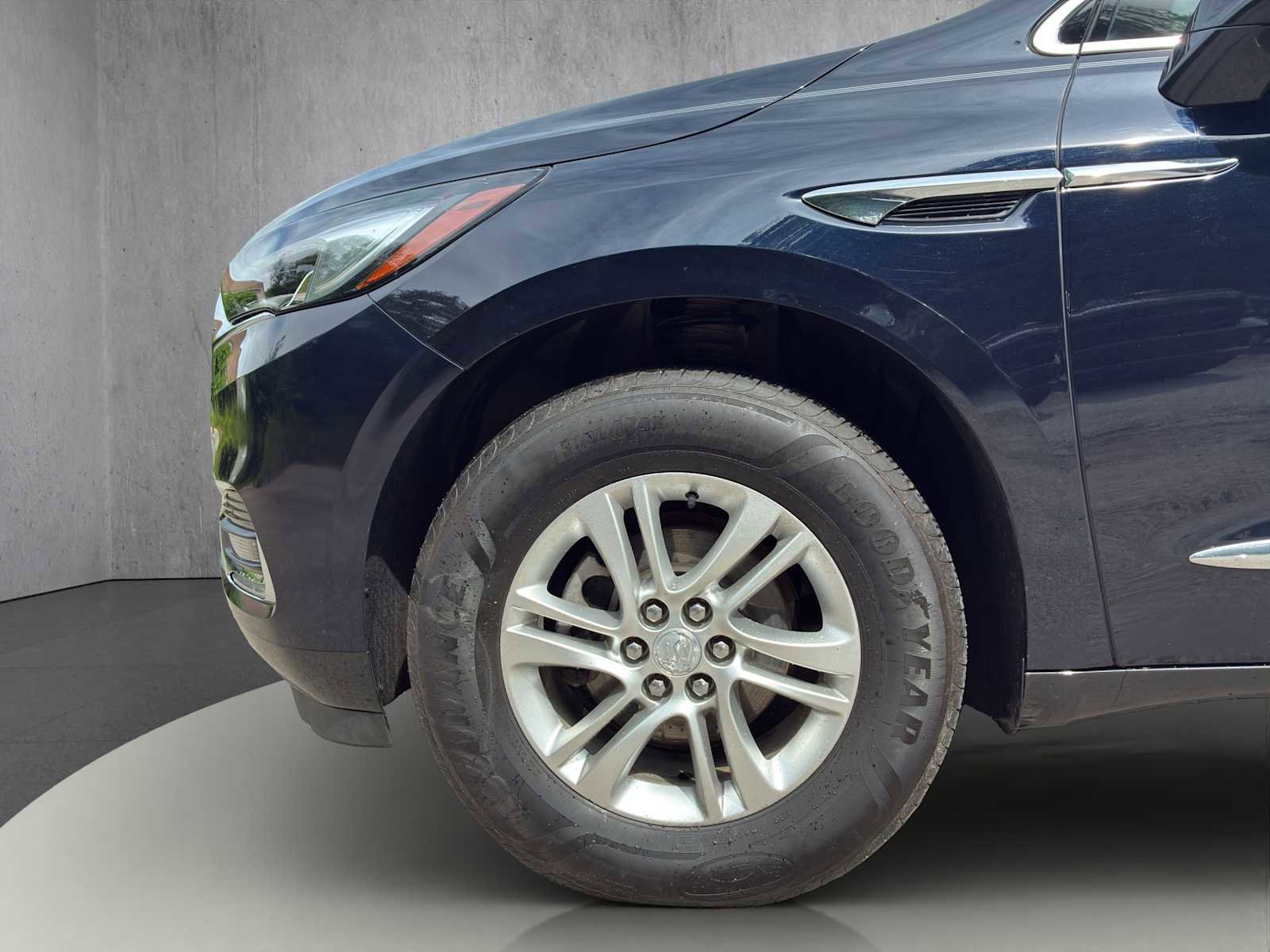 Used 2020 Buick Enclave Essence image 24