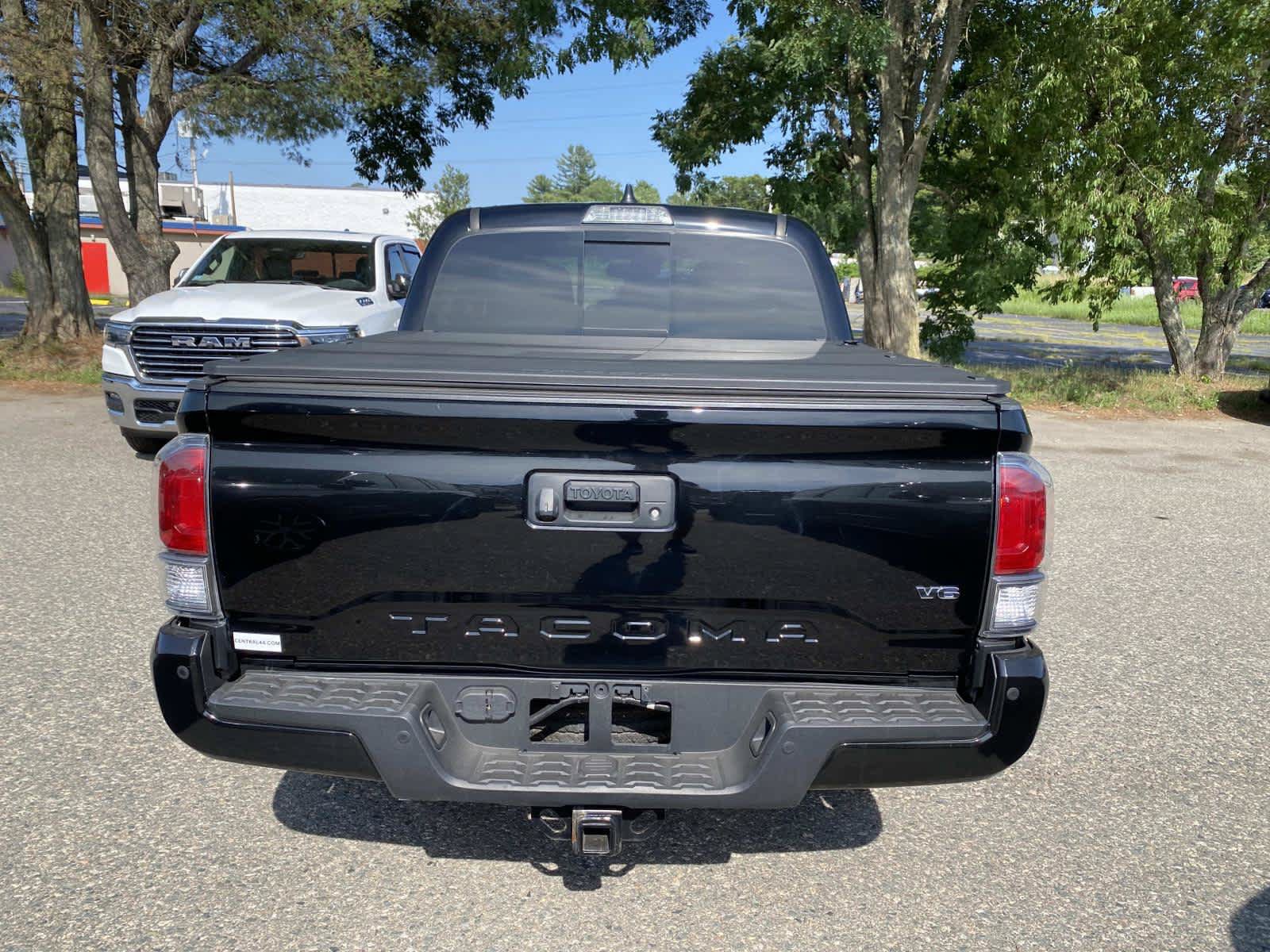 Used 2023 Toyota Tacoma TRD Sport w/ TRD Premium Sport Package AWD/4WD image 5