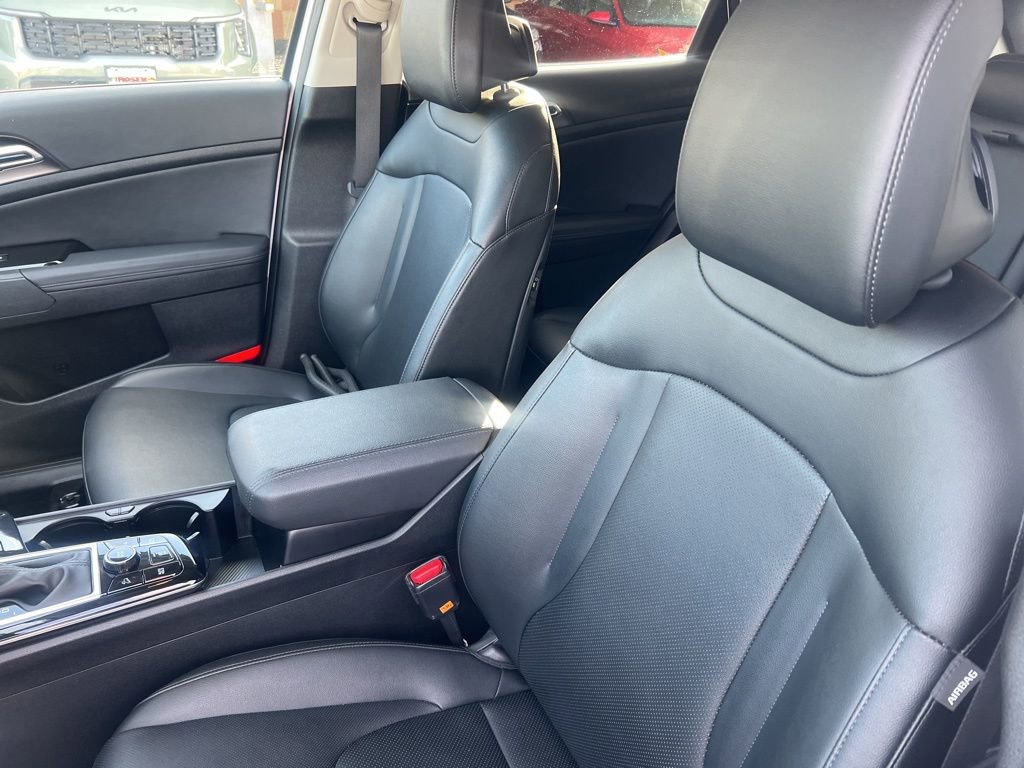 Certified 2025 Kia Sportage EX image 5