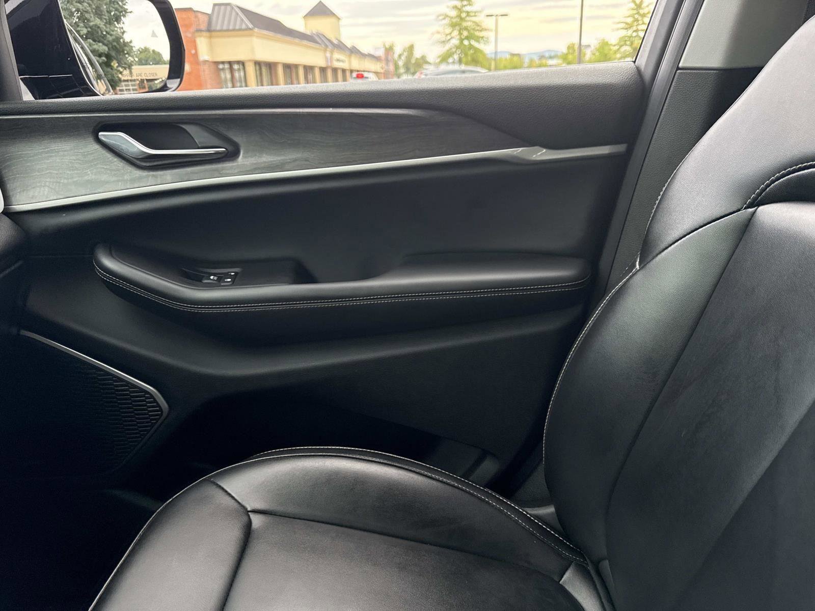 Used 2024 Jeep Grand Cherokee Limited 4xe image 24