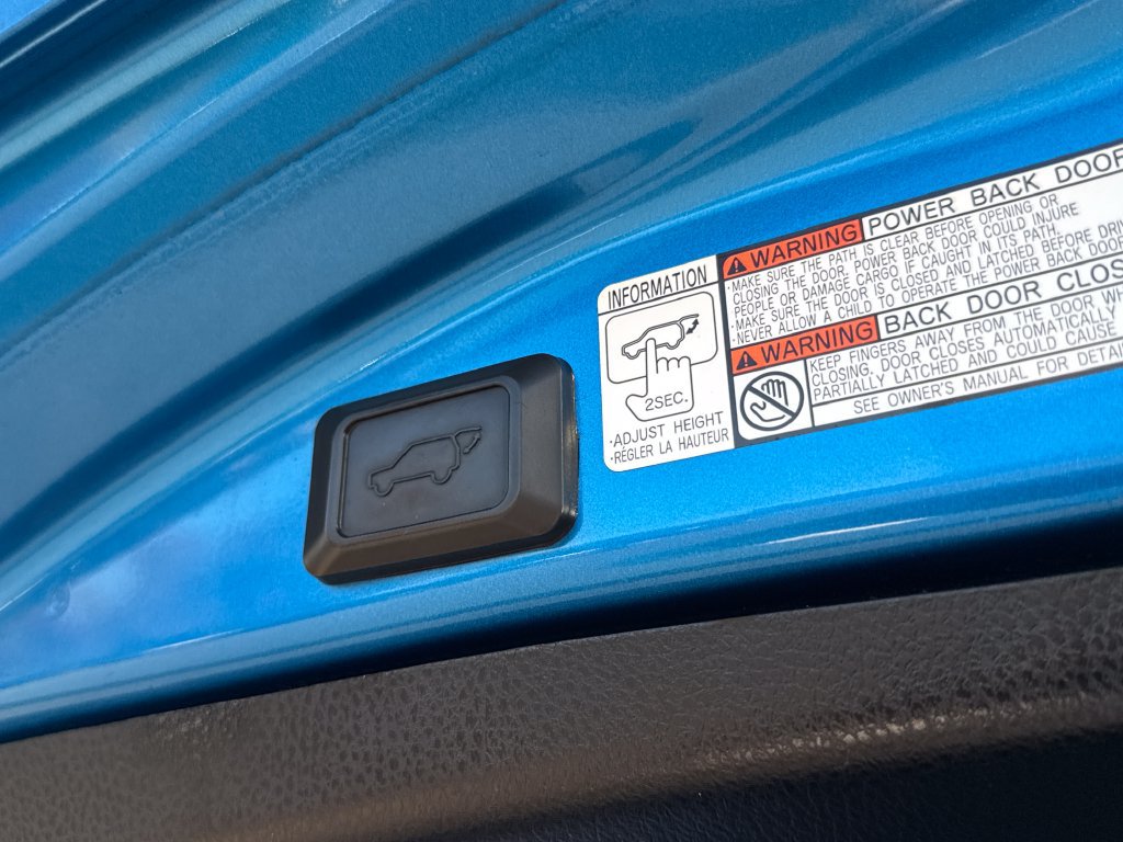 Used 2016 Toyota RAV4 XLE AWD/4WD image 8