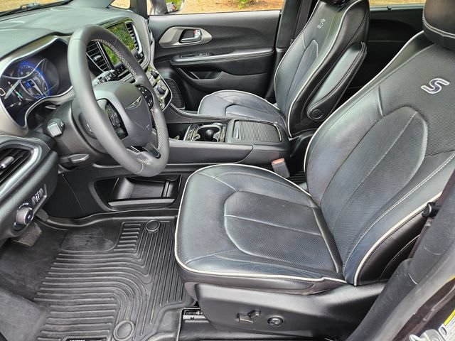 Used 2022 Chrysler Pacifica Limited w/ S Appearance Package FWD image 7