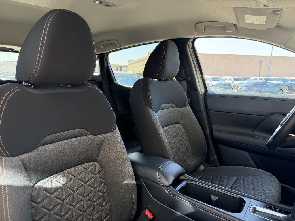 Used 2025 Nissan Kicks SV AWD/4WD image 36