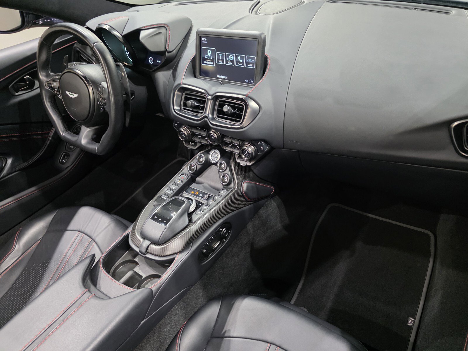 Used 2023 Aston Martin V8 Vantage Roadster image 23