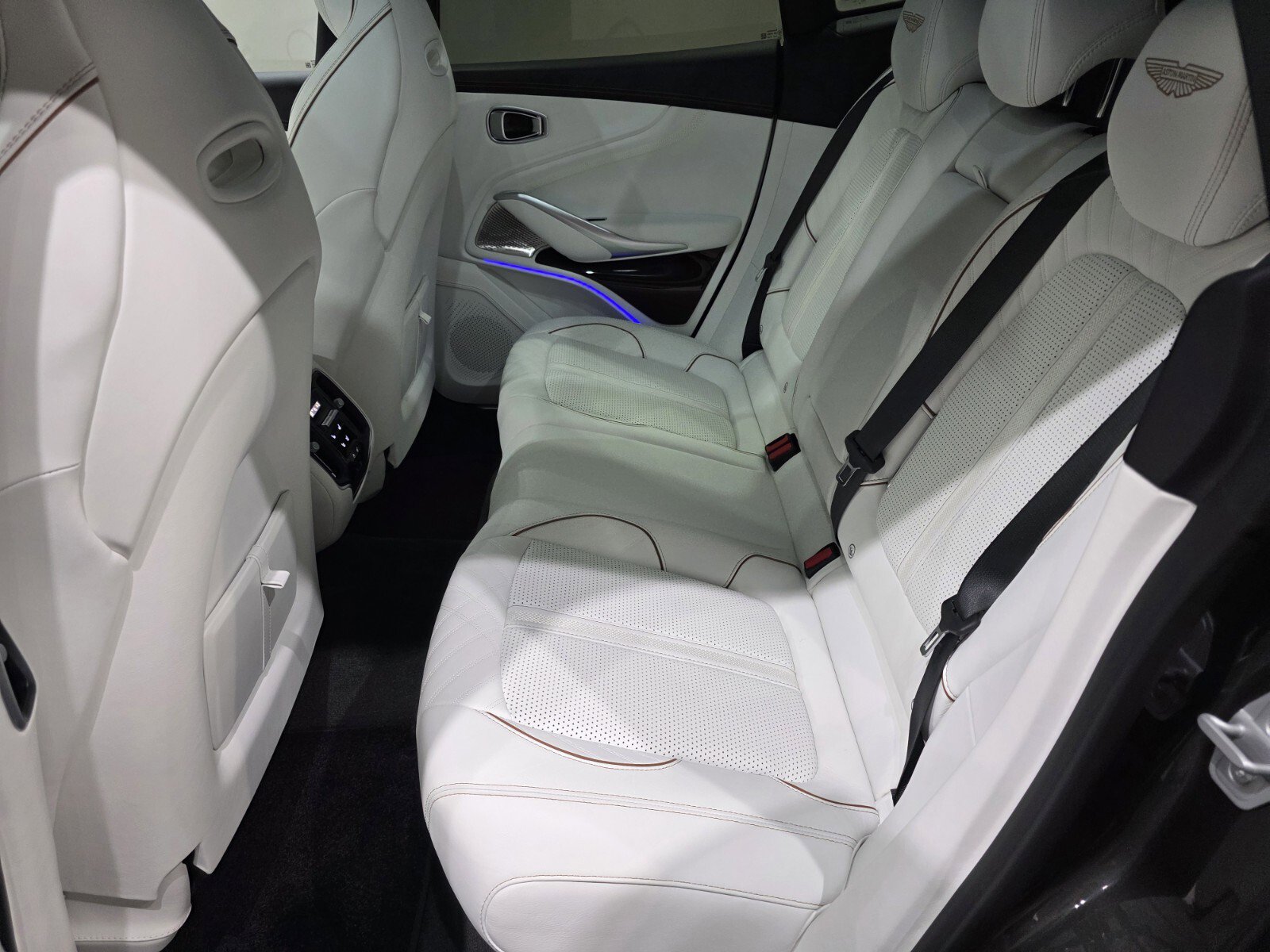 New 2026 Aston Martin DBX 707 image 18