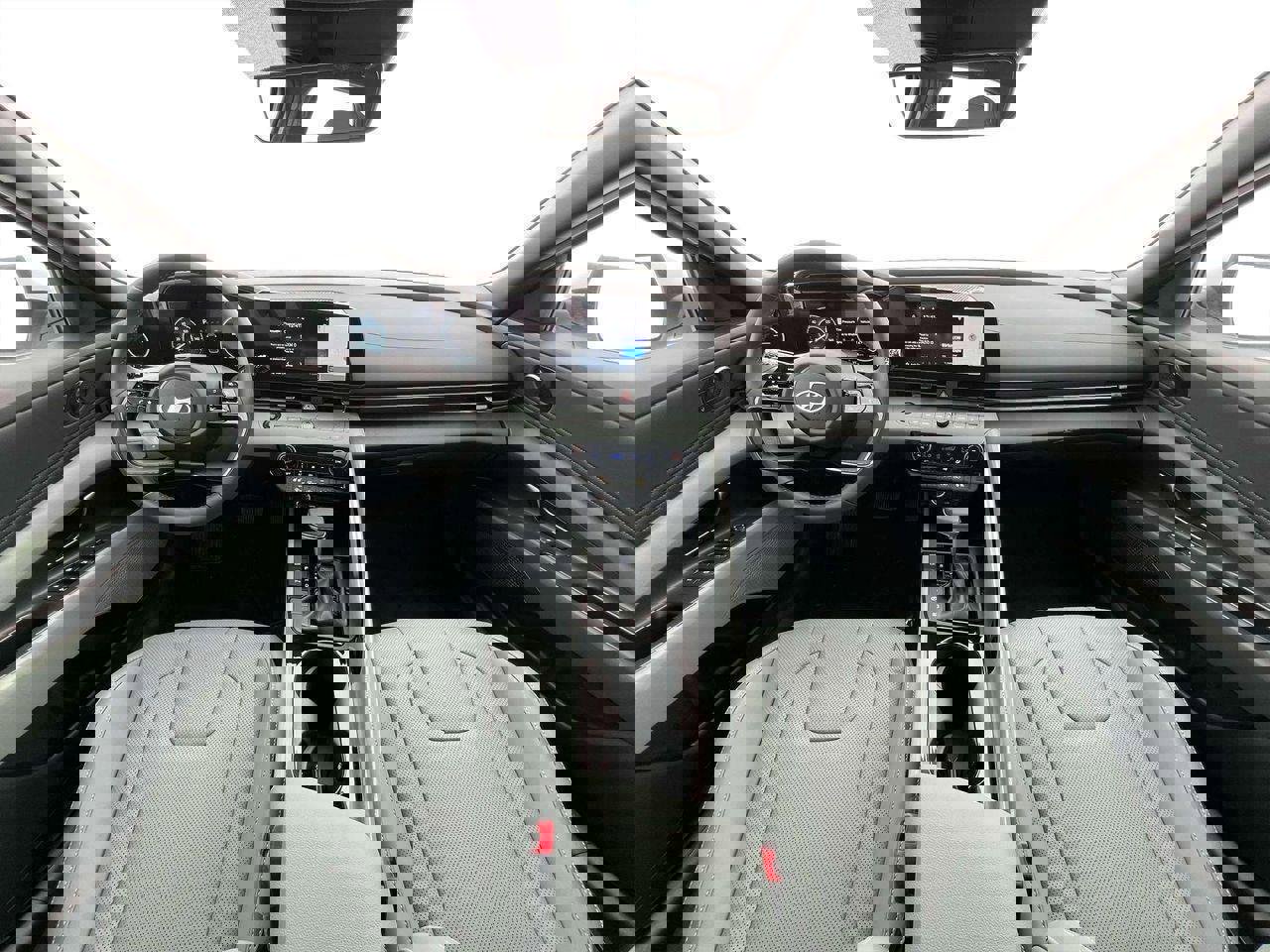 New 2025 Hyundai Elantra Limited image 13