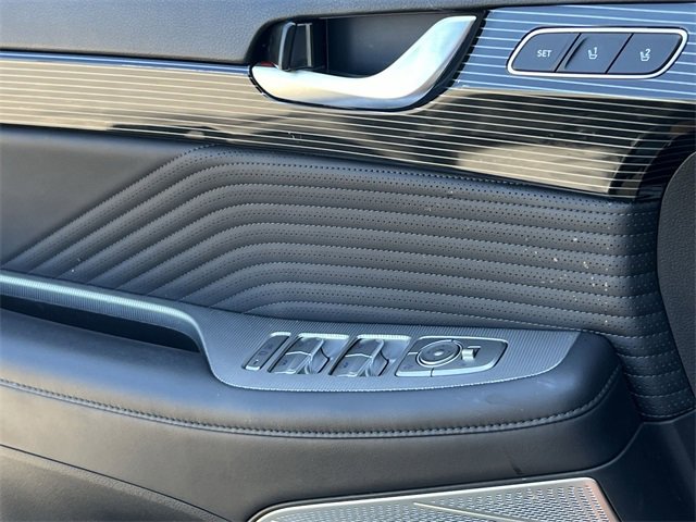 Used 2024 Hyundai Palisade Calligraphy image 32