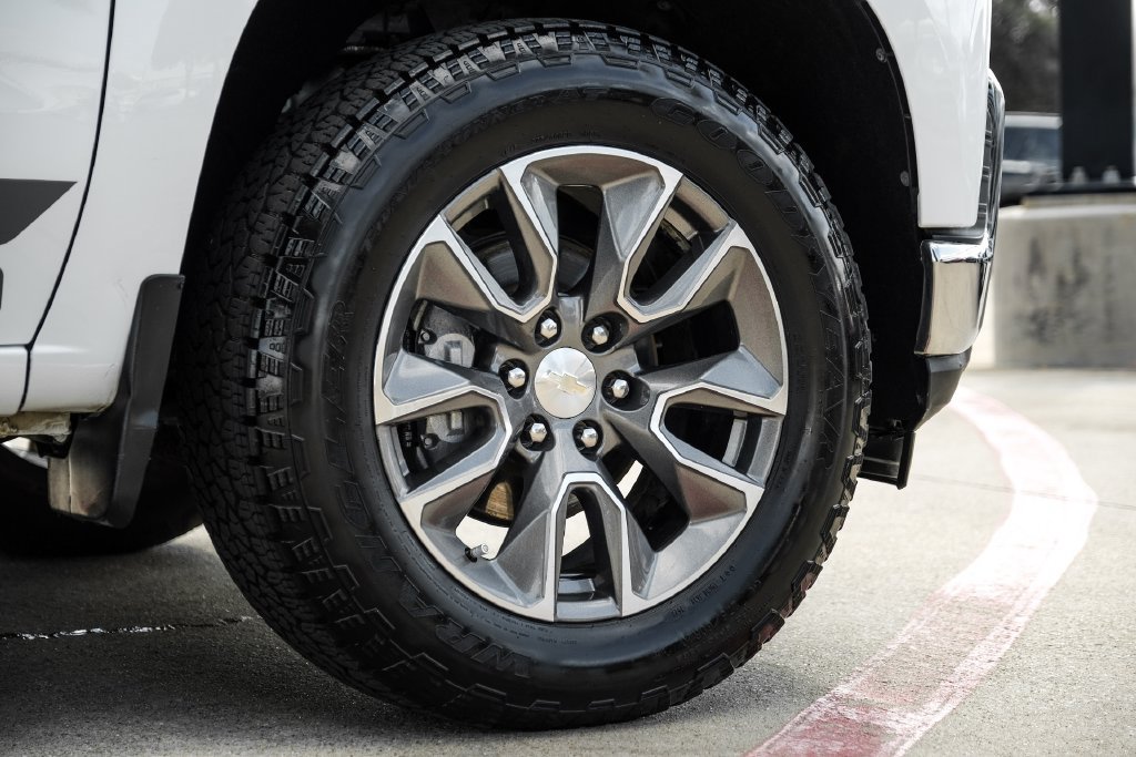 Used 2021 Chevrolet Silverado 1500 LT AWD/4WD image 60