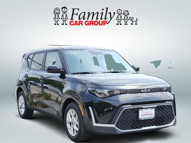 Used 2025 Kia Soul LX image 2