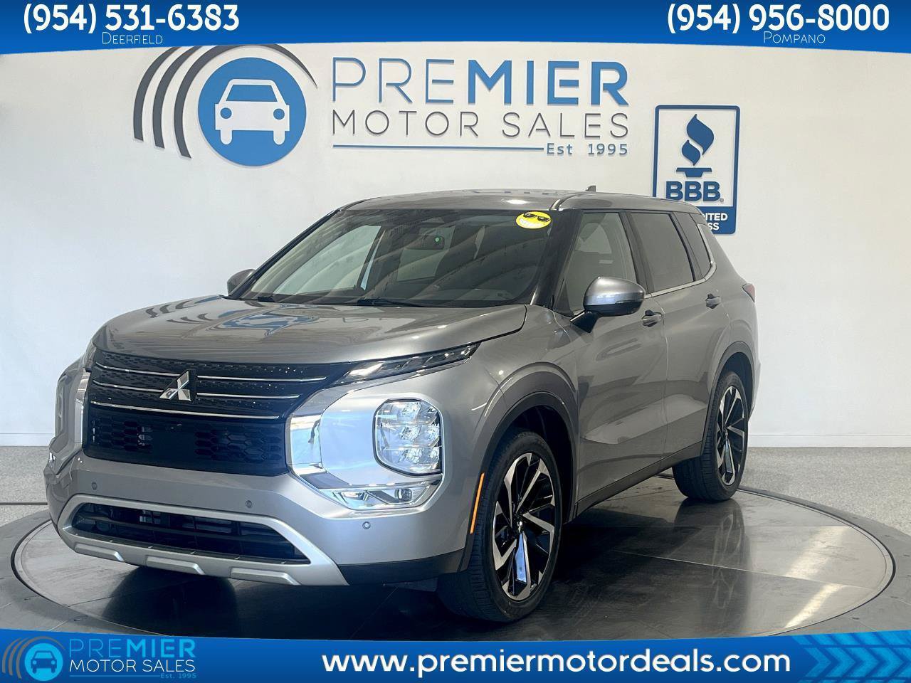 Used 2023 Mitsubishi Outlander SE FWD image 1