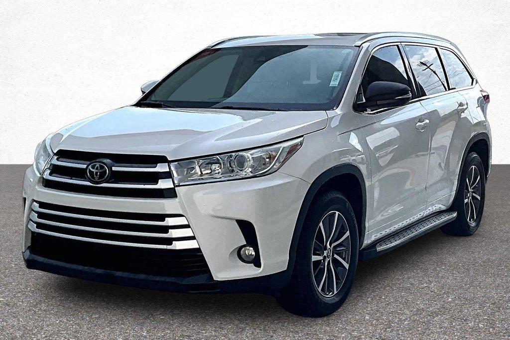 Used 2017 Toyota Highlander XLE FWD image 4