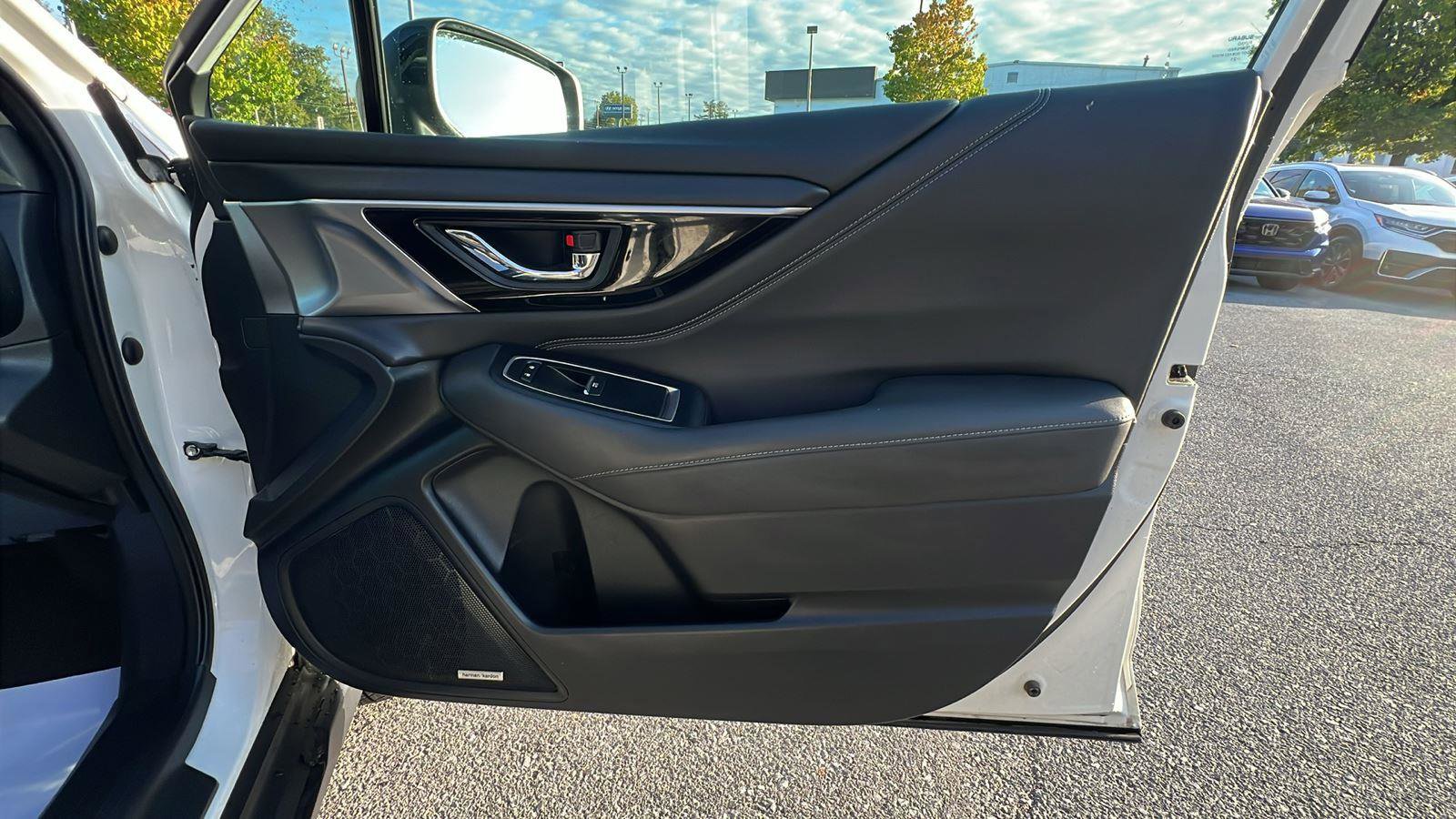 Used 2022 Subaru Outback Limited image 12